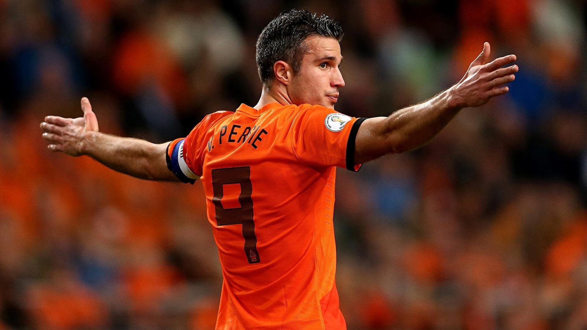 三前锋阵型牵制对方后场出球，433三前锋