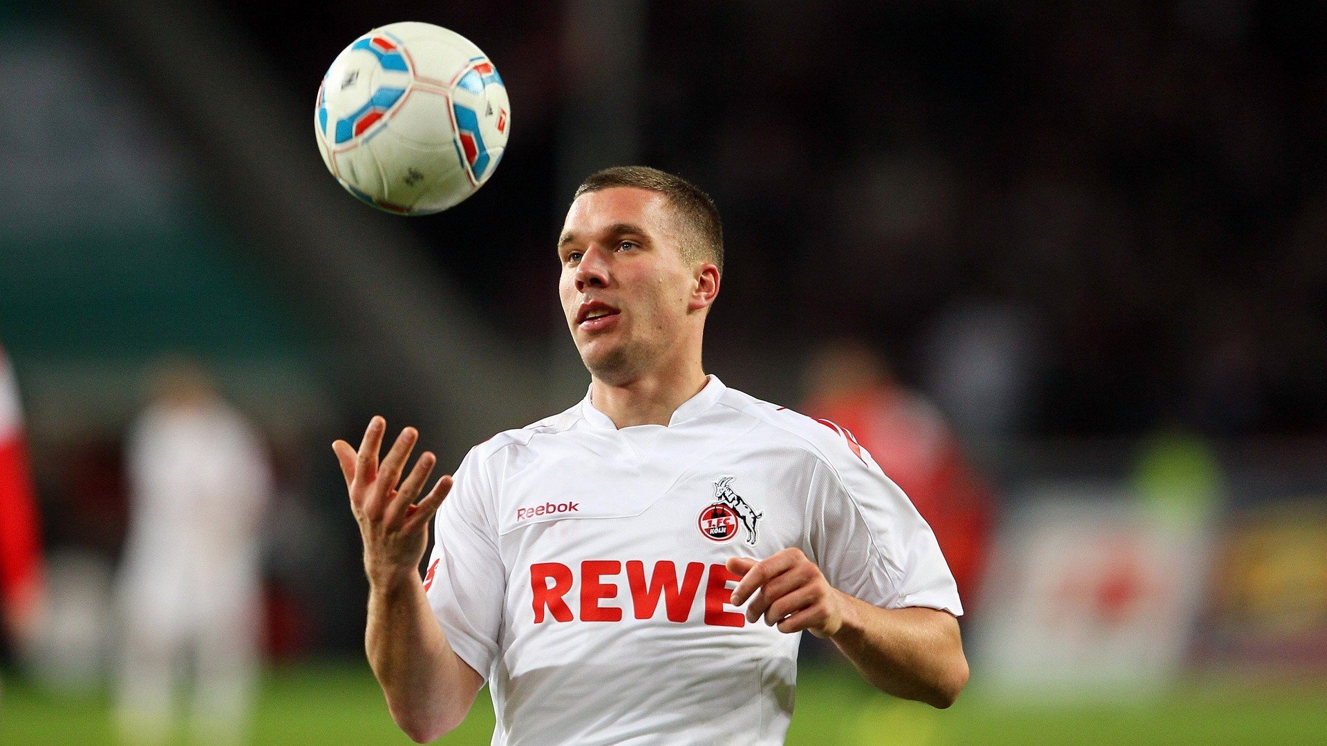 俱乐部与地方媒体合作推出球员成长短片增强地域认同,球队俱乐部靠什么盈利